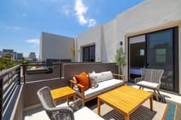 3BR with Hot Tub, Sunset Deck, AC, Luxury Dining