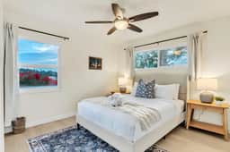 3BR with Hot Tub, Sunset Deck, AC, Luxury Dining