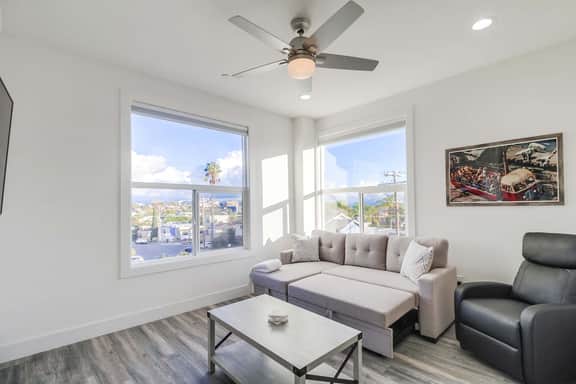 Park Blvd 304 | Contemporary | Brand New | Cozy