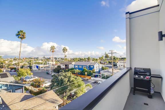 Park Blvd 304 | Contemporary | Brand New | Cozy