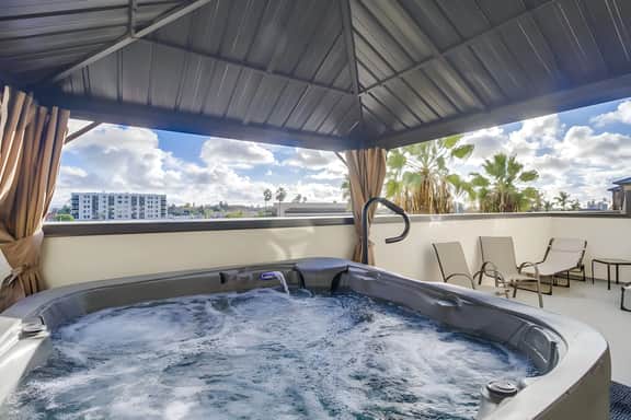 Park Blvd 301 | Modern | Urban Oasis | SPA