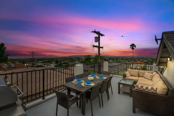 Saratoga Sunset | Rooftop | Sleek | Walk to Beach
